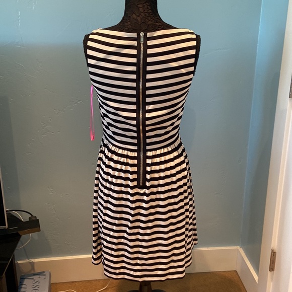 Betsey Johnson bow front striped dress  size 10 - adorable- worn once - Picture 3 of 6